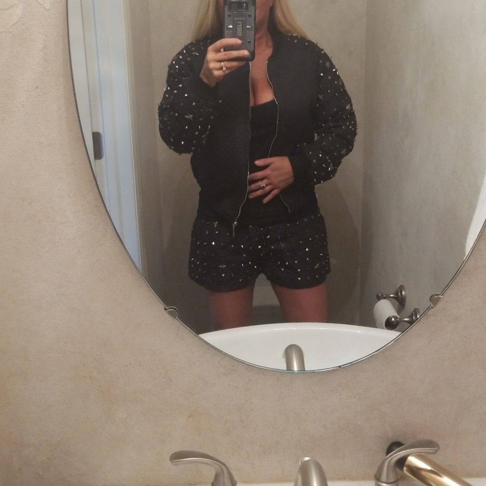 Studded short set! - Picture 8 of 8